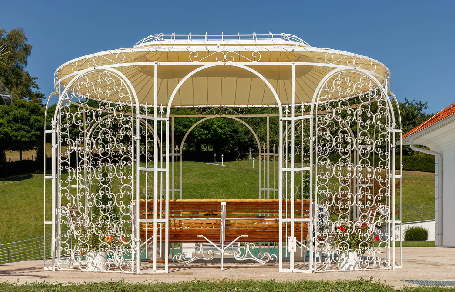 Gartenpavillon Verona mit Sonnensegel und Rankgitter Rosa