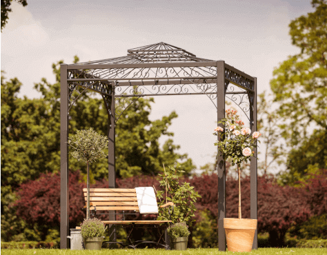 Pavillon Meran in pulverbeschichteter Ausführung im Garten mit Blumenverziert und Holzbank als Sitzgelegenheit