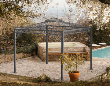 Pavillon Trento pulverbeschichtet anthrazit bei einem Pool in einem Garten