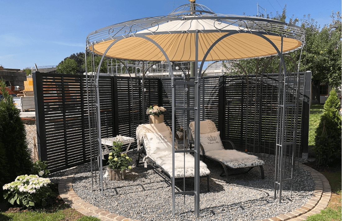 Pavillon Florenz pulverbeschichtet anthrazit in einem Garten