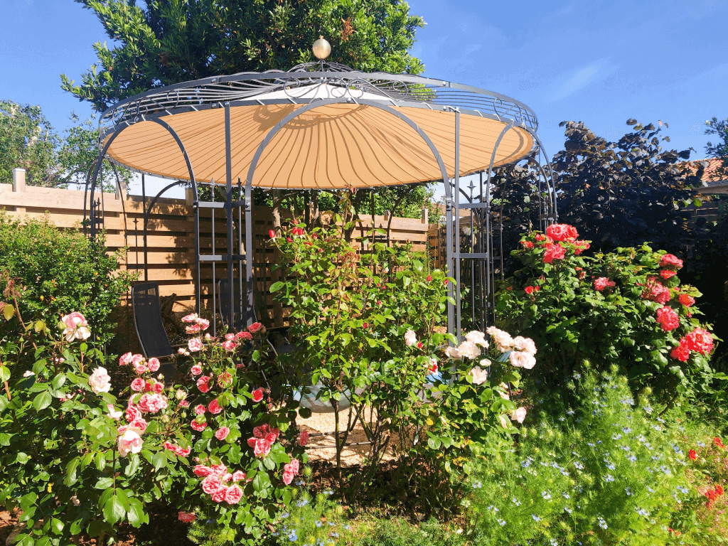 © ELEO Pavillon: Pavillon-Ecke als Wohlfühloase in Ihrem Garten